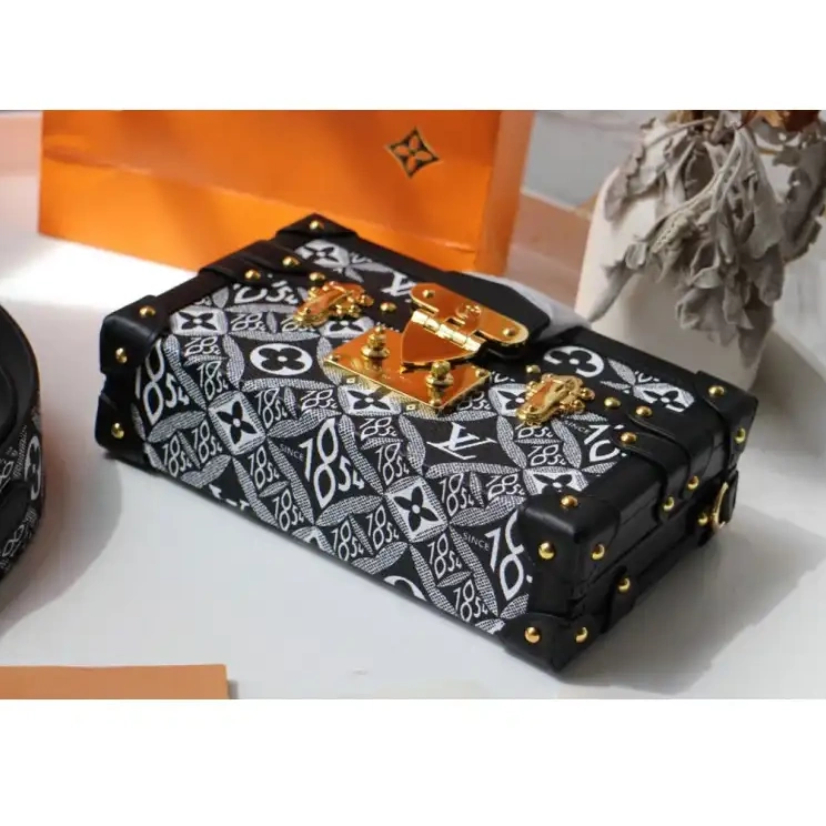 2102SH0018 LV Bags 0816